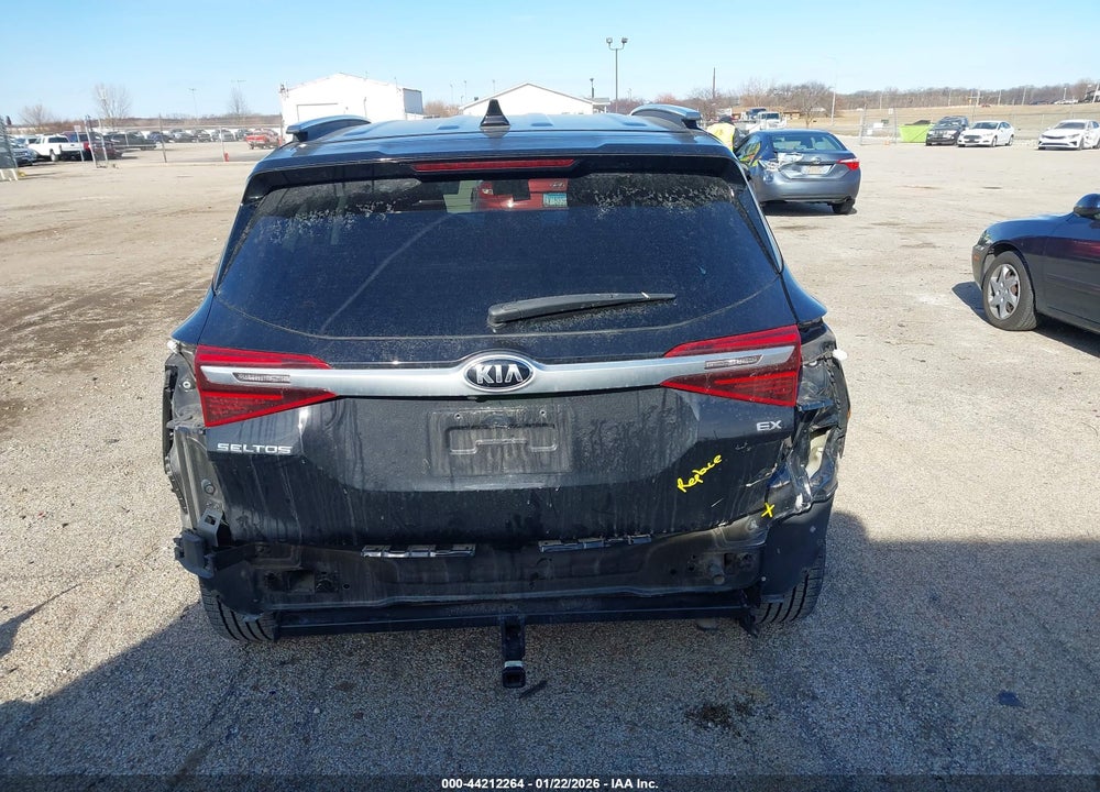 2021 KIA SELTOS EX VIN: KNDERCAA5M7169268