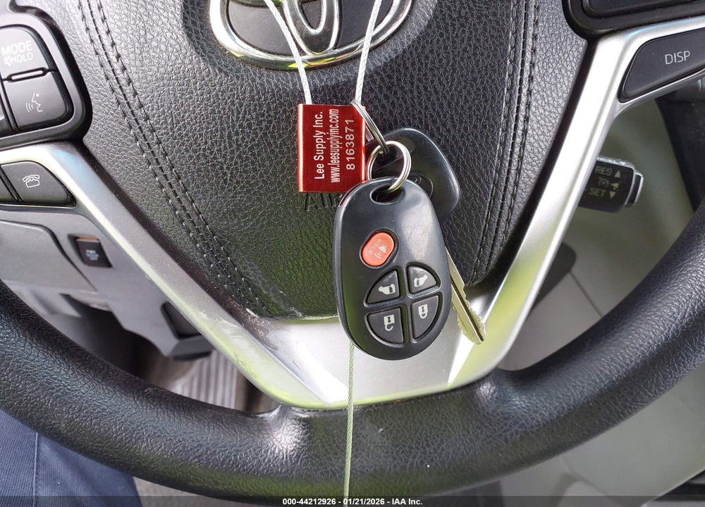 2016 TOYOTA SIENNA LE 8 PASSENGER VIN: 5TDKK3DC2GS720092
