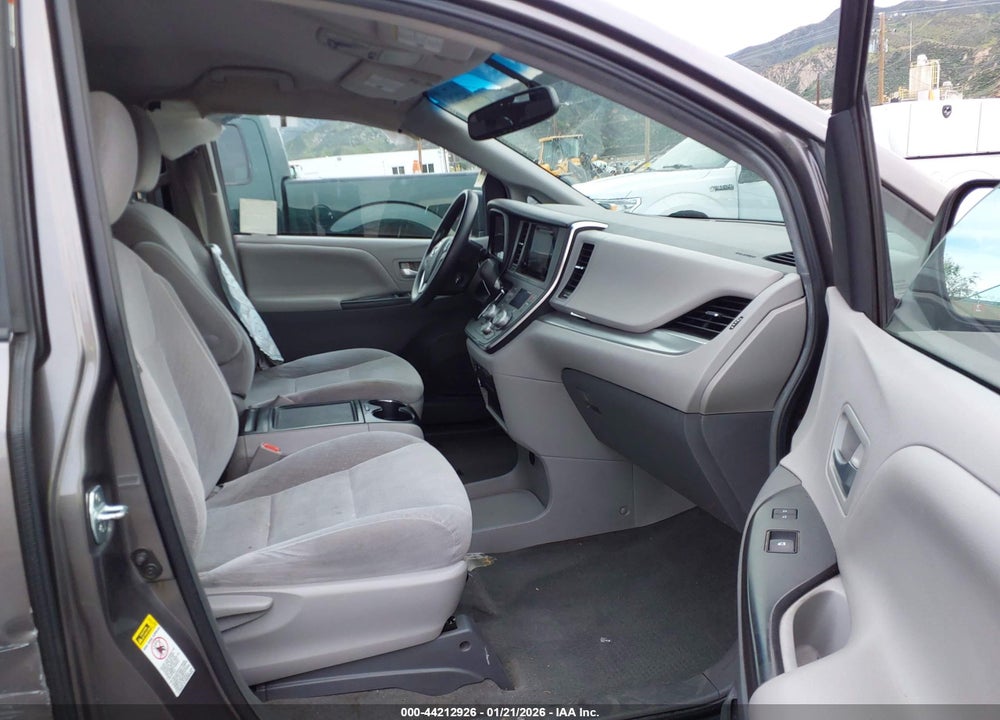 2016 TOYOTA SIENNA LE 8 PASSENGER VIN: 5TDKK3DC2GS720092