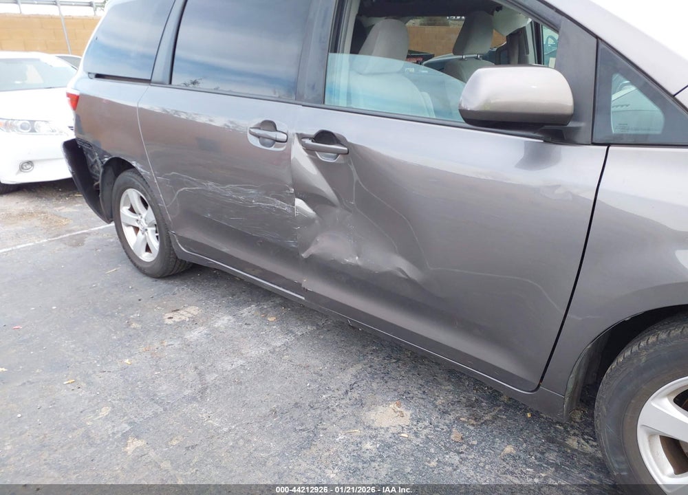 2016 TOYOTA SIENNA LE 8 PASSENGER VIN: 5TDKK3DC2GS720092