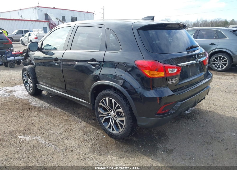 2018 MITSUBISHI OUTLANDER SPORT 2.0 ES VIN: JA4AP3AU3JU011811
