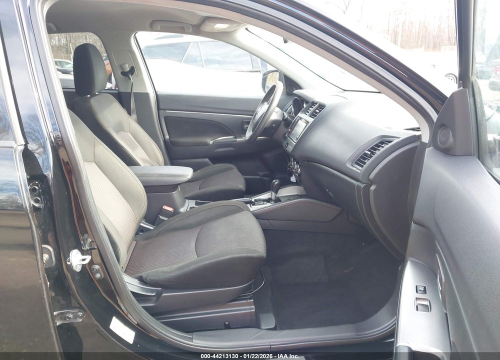 2018 MITSUBISHI OUTLANDER SPORT 2.0 ES VIN: JA4AP3AU3JU011811