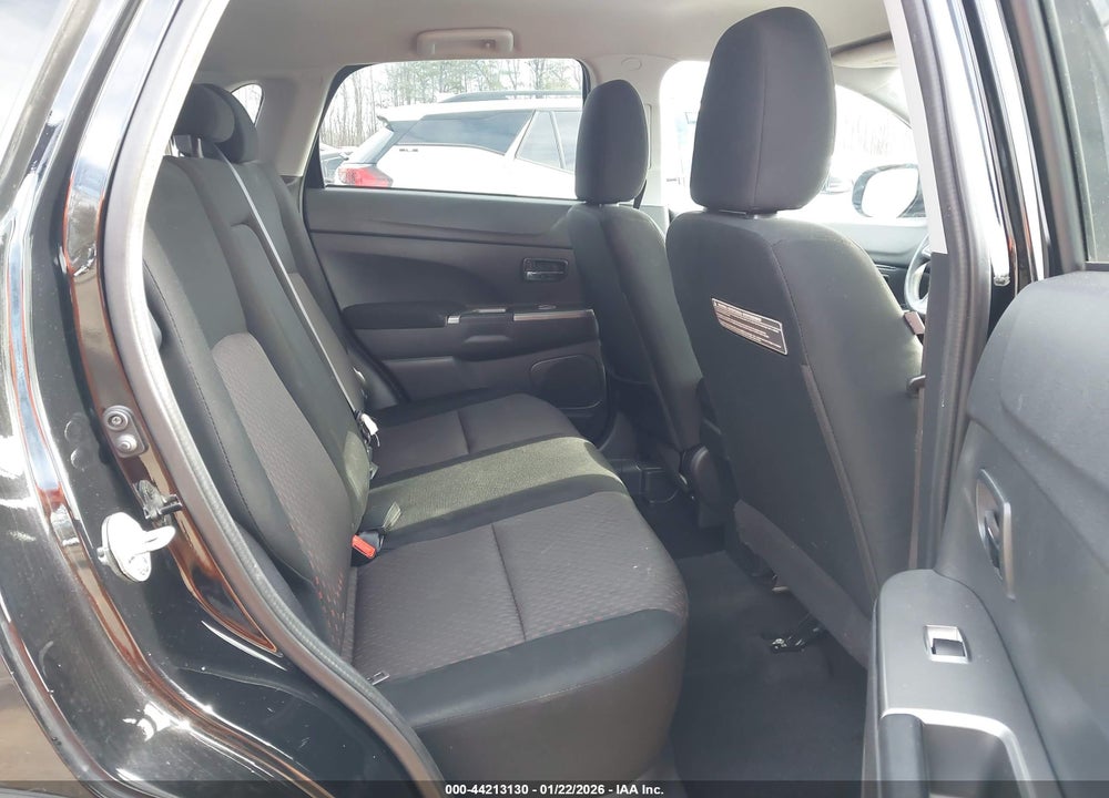 2018 MITSUBISHI OUTLANDER SPORT 2.0 ES VIN: JA4AP3AU3JU011811