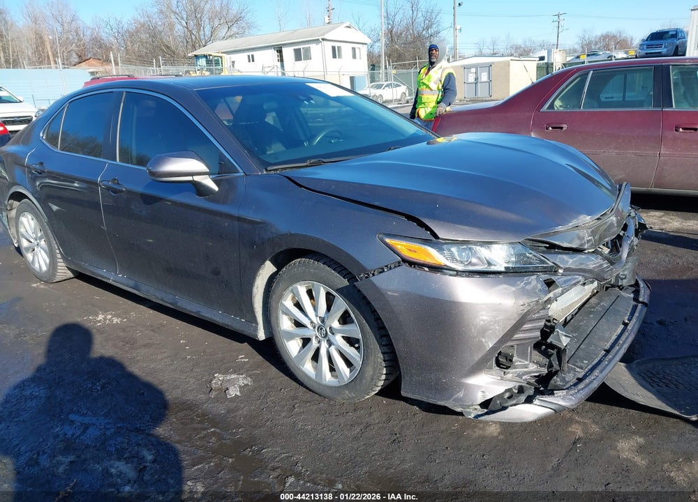 2018 TOYOTA CAMRY LE VIN: 4T1B11HK2JU096835