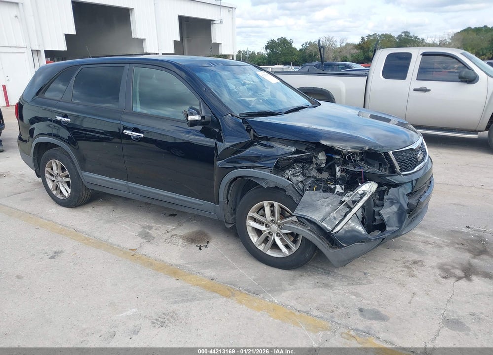 2014 KIA SORENTO LX VIN: 5XYKT3A69EG519778