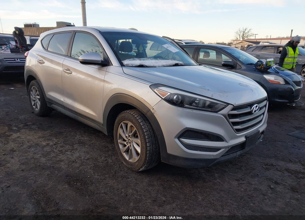 2018 HYUNDAI TUCSON SE VIN: KM8J2CA43JU662873