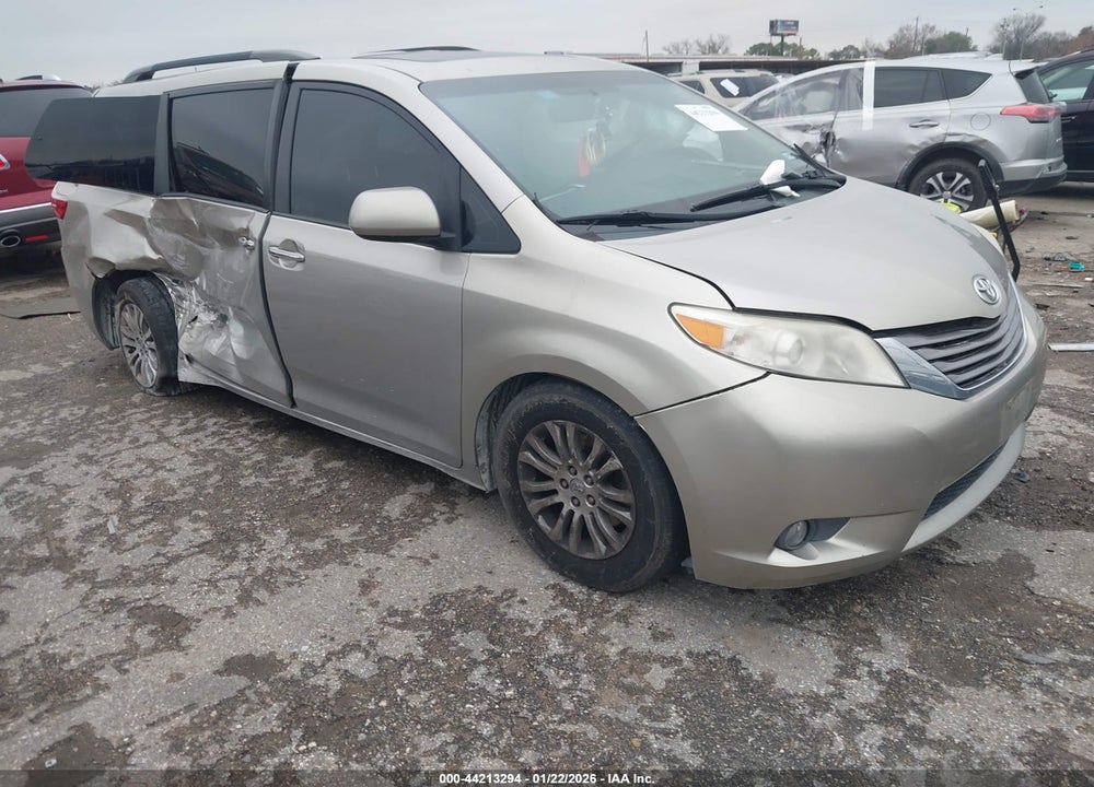 2016 TOYOTA SIENNA XLE 8 PASSENGER VIN: 5TDYK3DC8GS691661