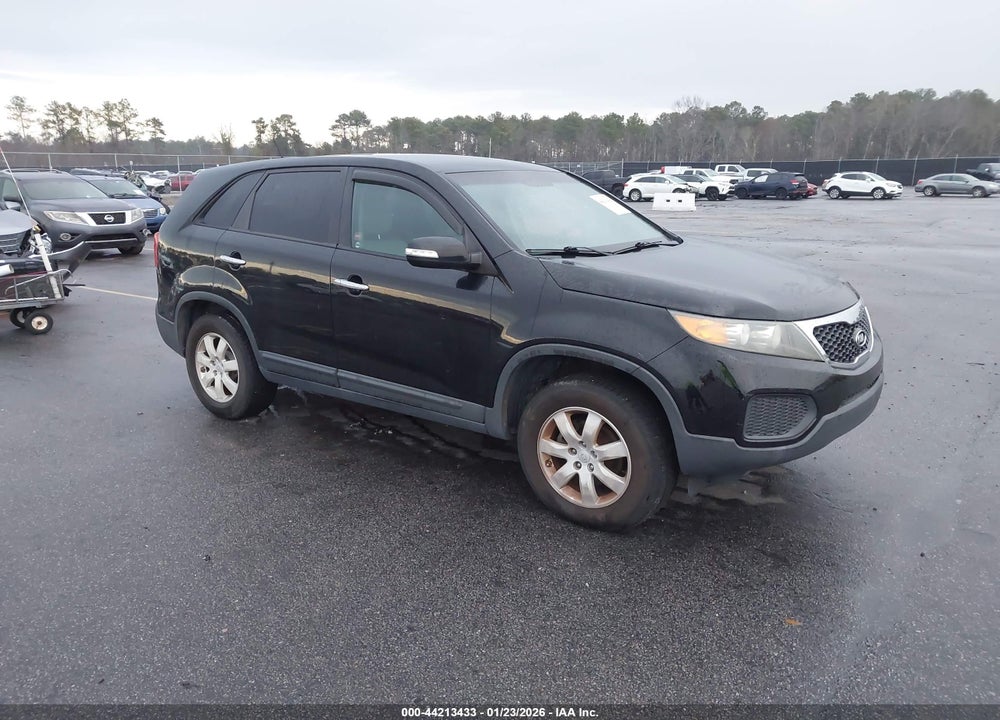 2011 KIA SORENTO LX VIN: 5XYKT3A1XBG104050