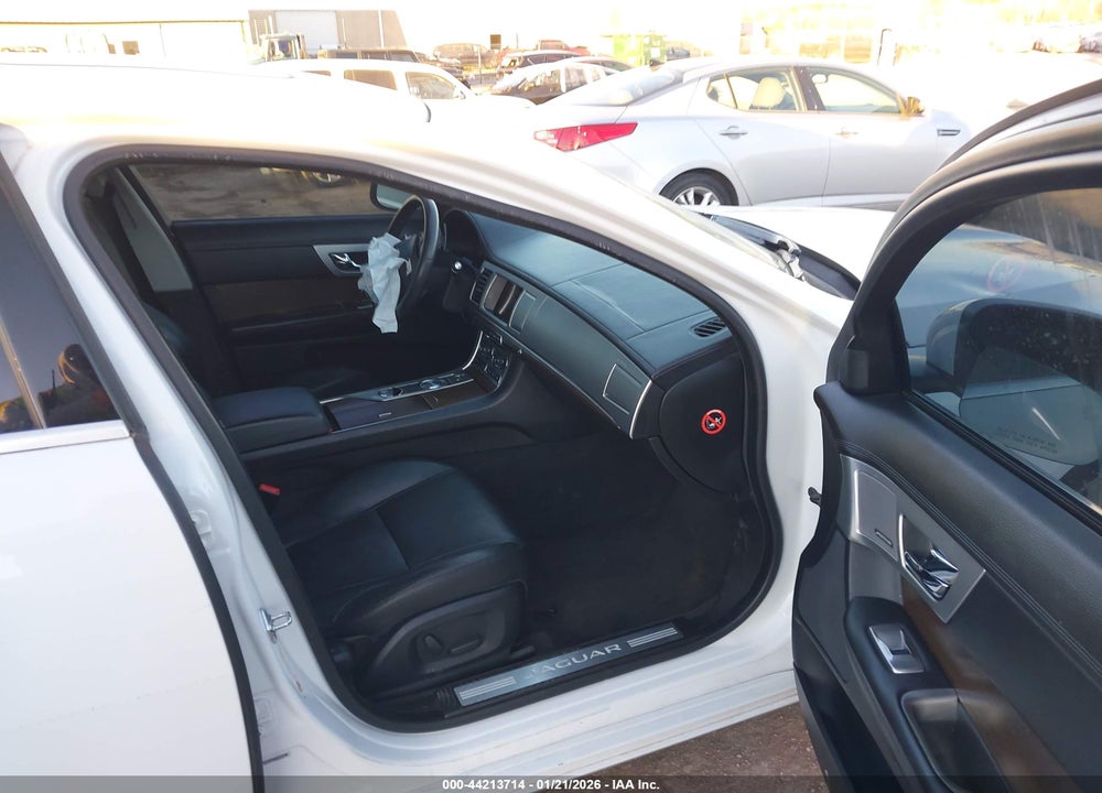 2015 JAGUAR XF 2.0T PREMIUM VIN: SAJWA0FSXFPU60462