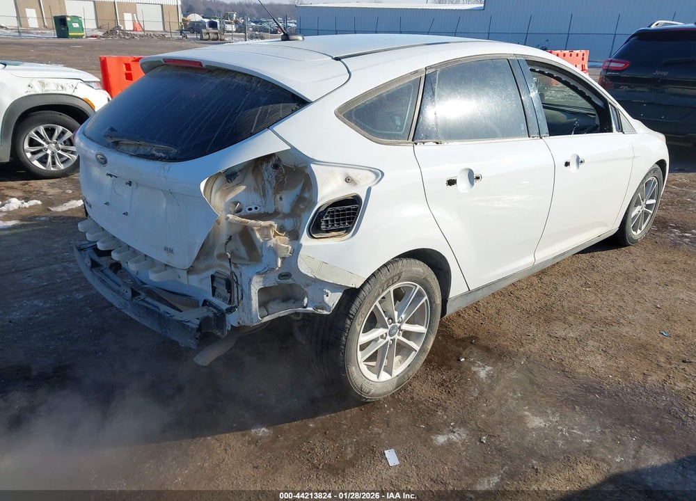 2018 FORD FOCUS SE VIN: 1FADP3K27JL271155