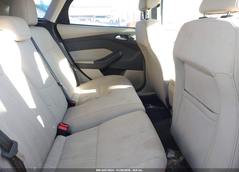 2018 FORD FOCUS SE VIN: 1FADP3K27JL271155