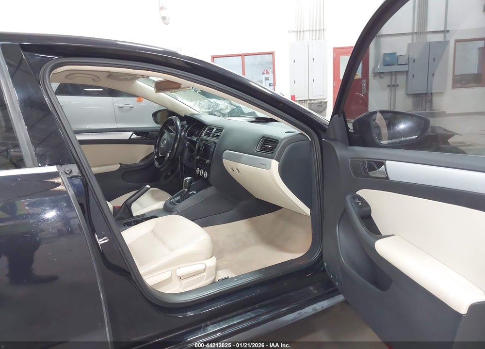 2016 VOLKSWAGEN JETTA HYBRID SEL PREMIUM VIN: 3VW637AJ9GM415288