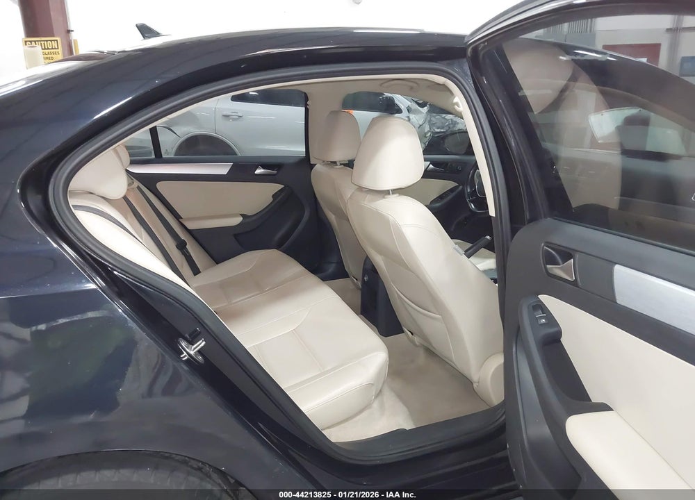 2016 VOLKSWAGEN JETTA HYBRID SEL PREMIUM VIN: 3VW637AJ9GM415288