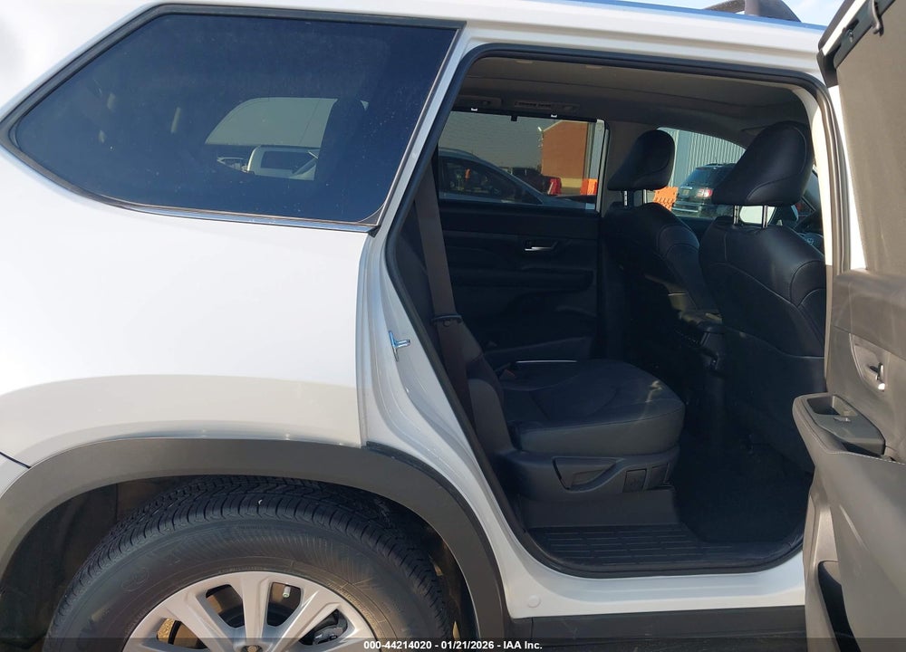2026 TOYOTA GRAND HIGHLANDER XLE VIN: 5TDAAAA55TS039640