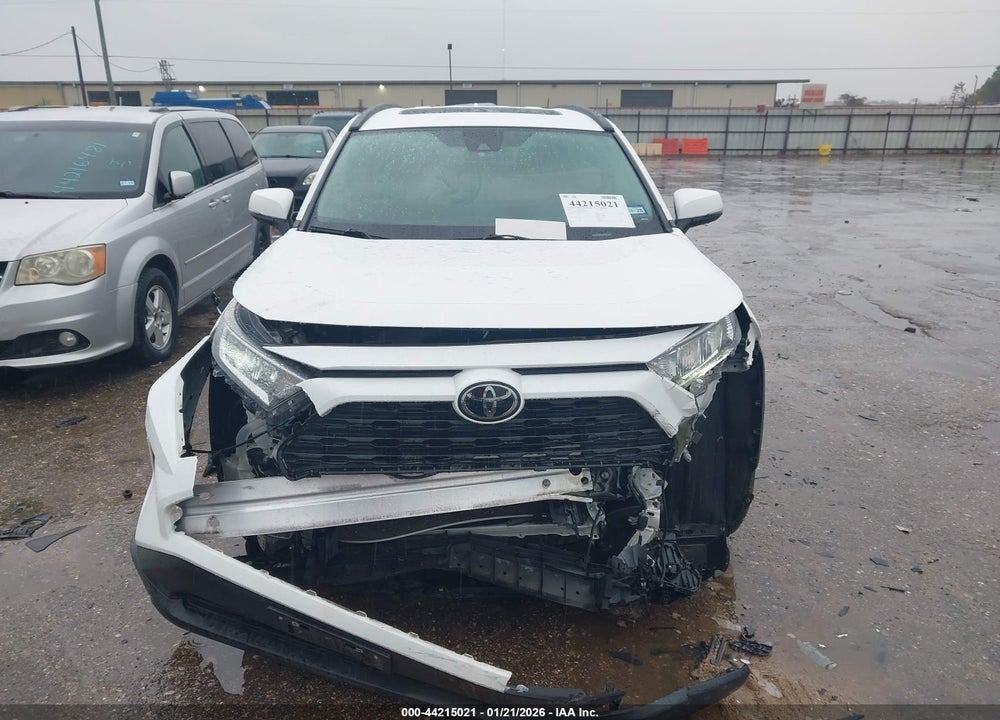 2021 TOYOTA RAV4 XLE VIN: 2T3W1RFV3MC141694