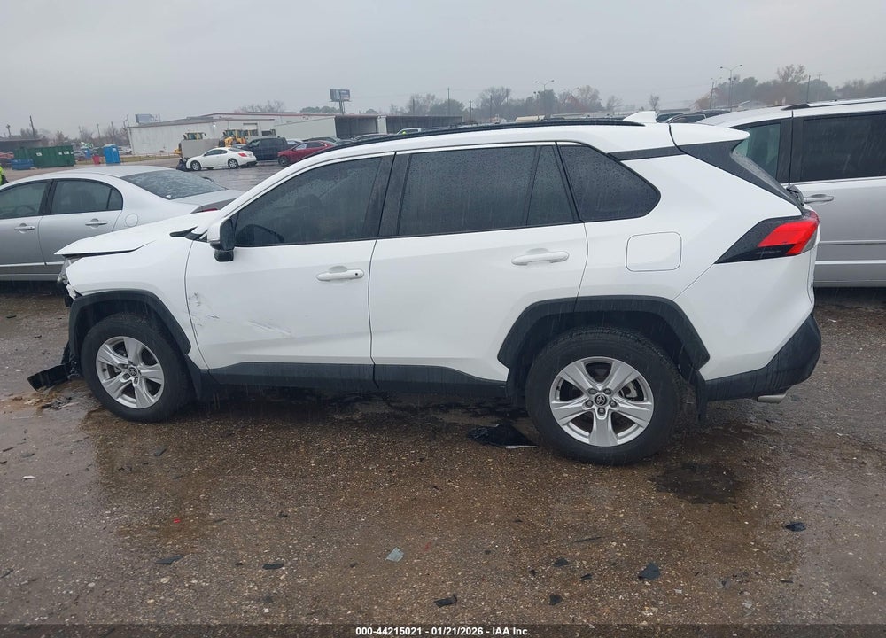 2021 TOYOTA RAV4 XLE VIN: 2T3W1RFV3MC141694