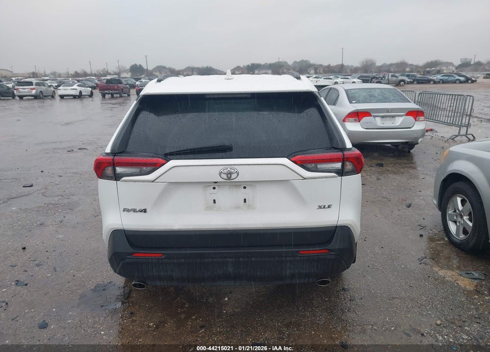 2021 TOYOTA RAV4 XLE VIN: 2T3W1RFV3MC141694