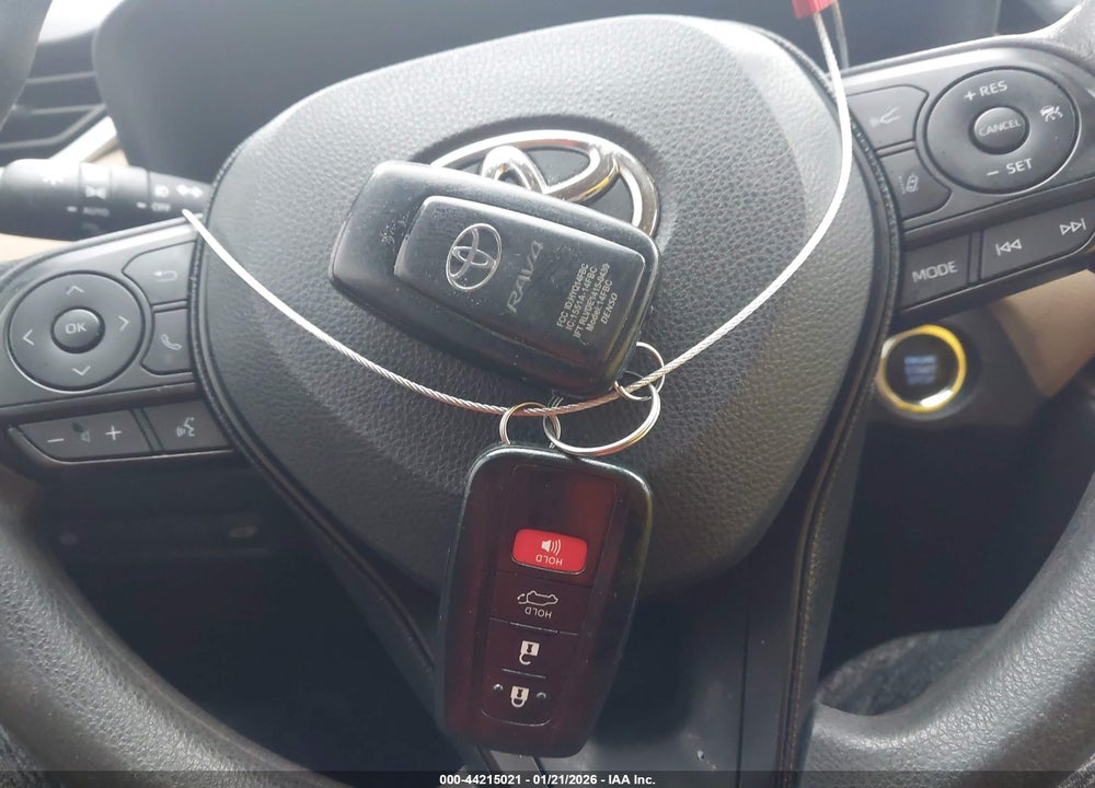 2021 TOYOTA RAV4 XLE VIN: 2T3W1RFV3MC141694