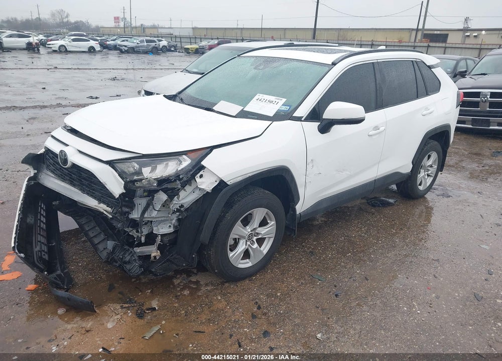 2021 TOYOTA RAV4 XLE VIN: 2T3W1RFV3MC141694