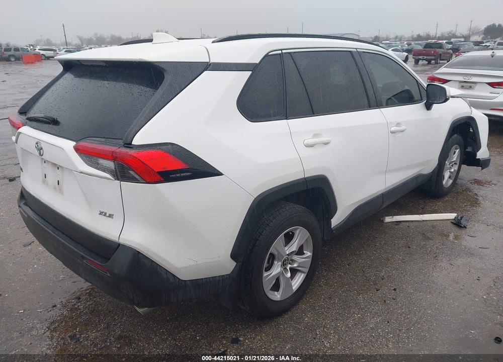 2021 TOYOTA RAV4 XLE VIN: 2T3W1RFV3MC141694