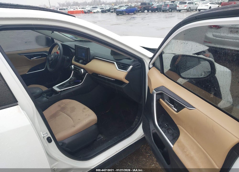 2021 TOYOTA RAV4 XLE VIN: 2T3W1RFV3MC141694