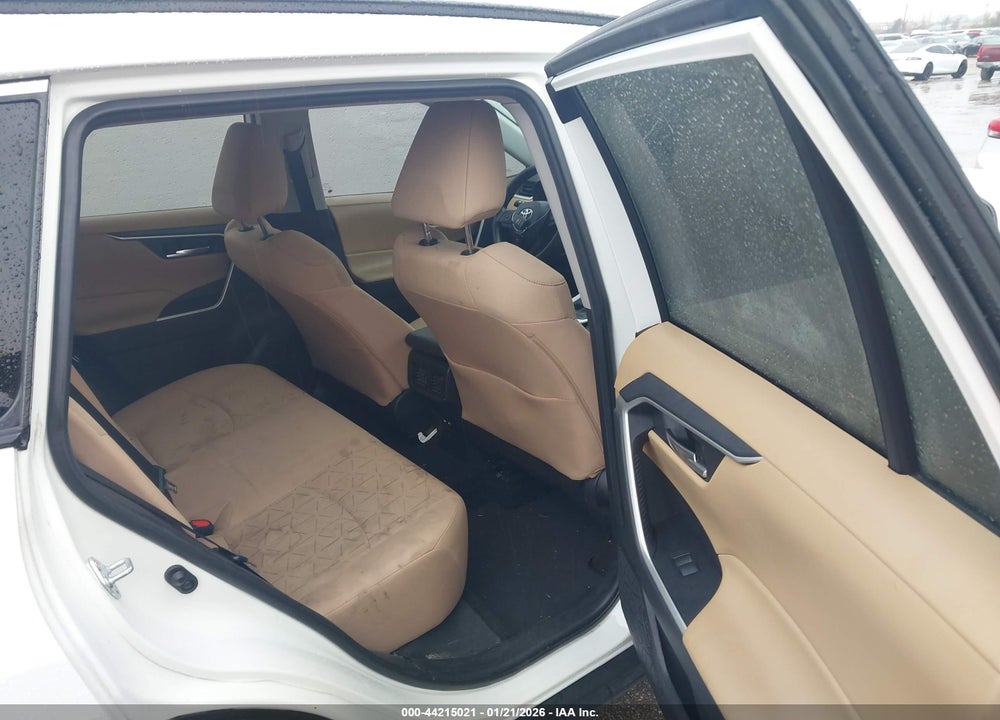 2021 TOYOTA RAV4 XLE VIN: 2T3W1RFV3MC141694