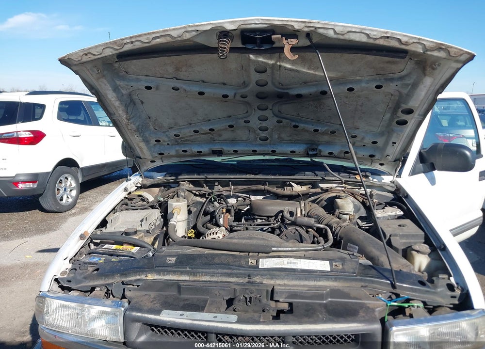 2001 CHEVROLET BLAZER LS VIN: 1GNCS13W012191963