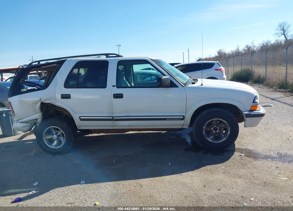 2001 CHEVROLET BLAZER LS VIN: 1GNCS13W012191963