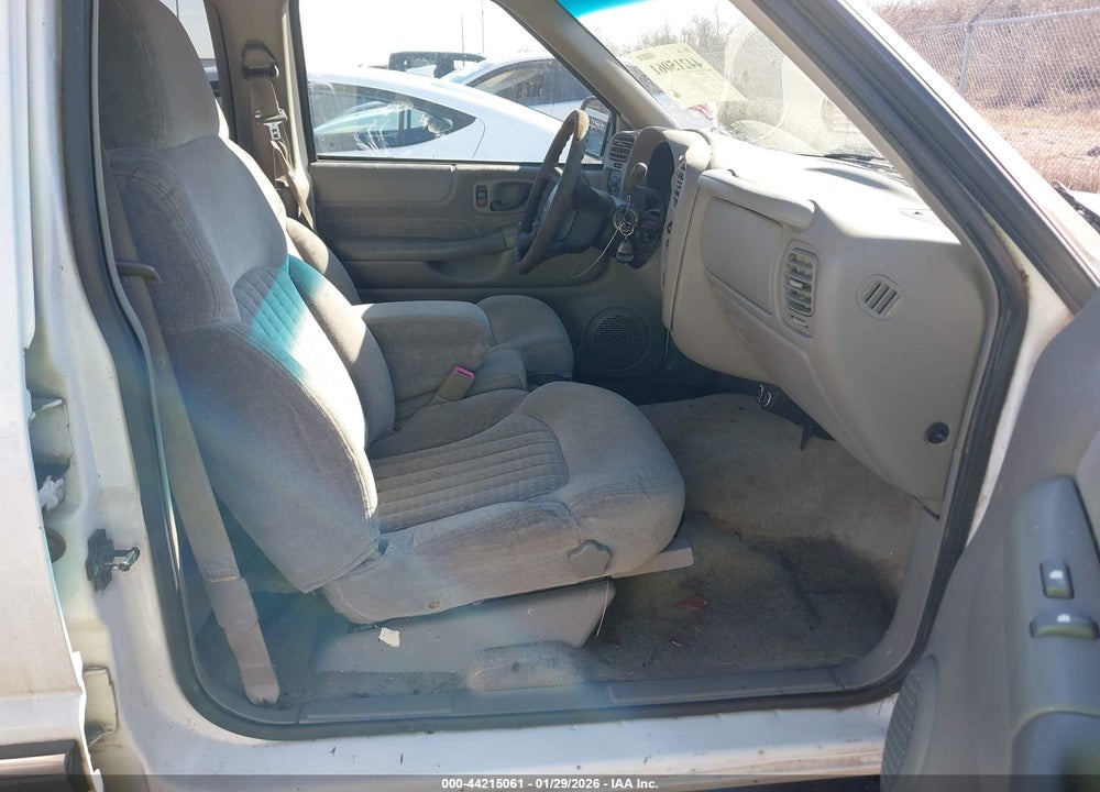 2001 CHEVROLET BLAZER LS VIN: 1GNCS13W012191963