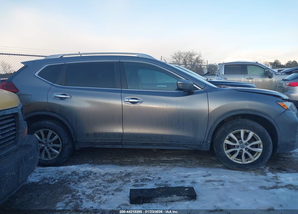 2018 NISSAN ROGUE SV VIN: KNMAT2MV1JP500786