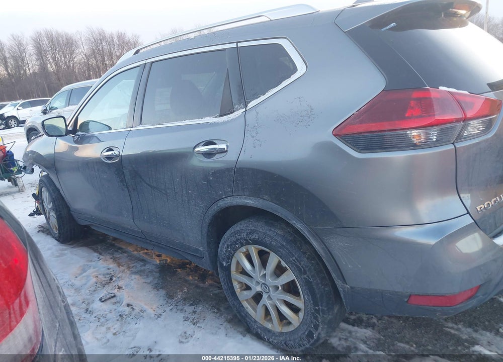 2018 NISSAN ROGUE SV VIN: KNMAT2MV1JP500786