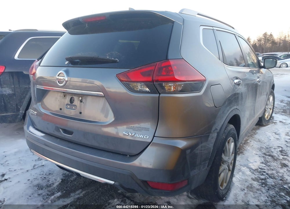 2018 NISSAN ROGUE SV VIN: KNMAT2MV1JP500786