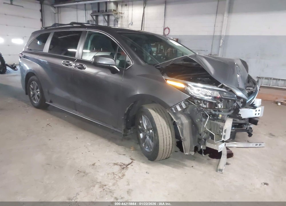 2023 TOYOTA SIENNA LE VIN: 5TDKRKEC6PS141398