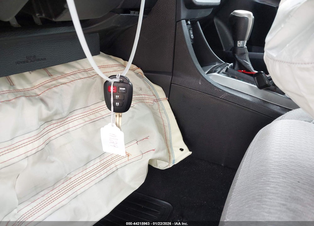 2015 TOYOTA COROLLA LE VIN: 5YFBURHE0FP286531