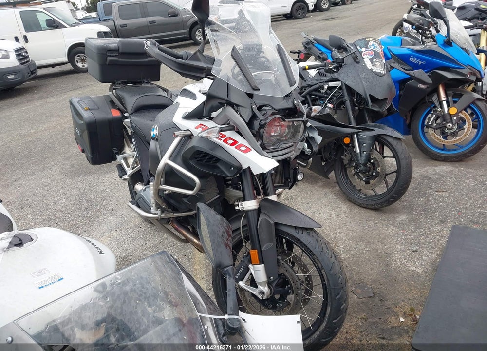 2017 BMW R1200 GS ADVENTURE VIN: WB10A1200HZ667560