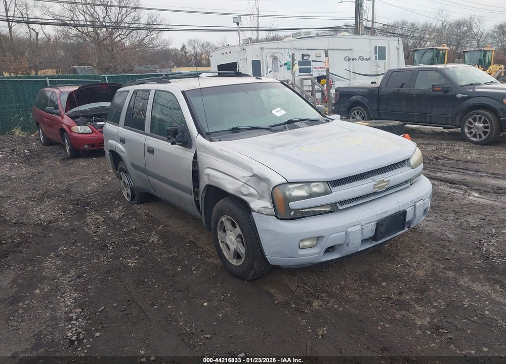 2005 CHEVROLET TRAILBLAZER LS VIN: 1GNDT13S452140437