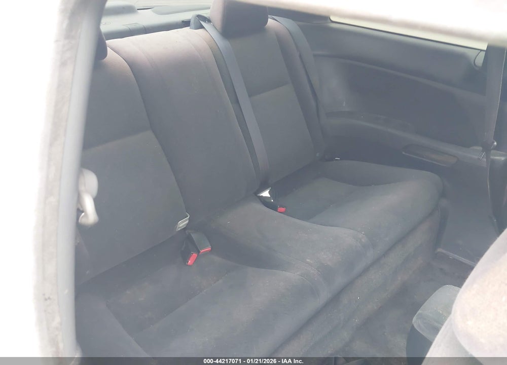 2004 HONDA CIVIC LX VIN: 1HGEM22584L044221