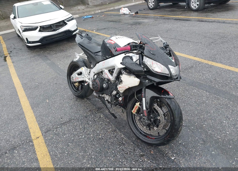 2010 APRILIA RSV4 R VIN: ZD4RKC010AS000120