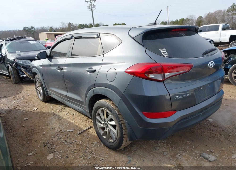 2016 HYUNDAI TUCSON SE VIN: KM8J23A40GU226605