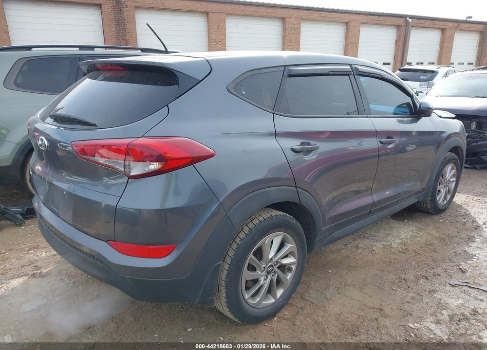 2016 HYUNDAI TUCSON SE VIN: KM8J23A40GU226605