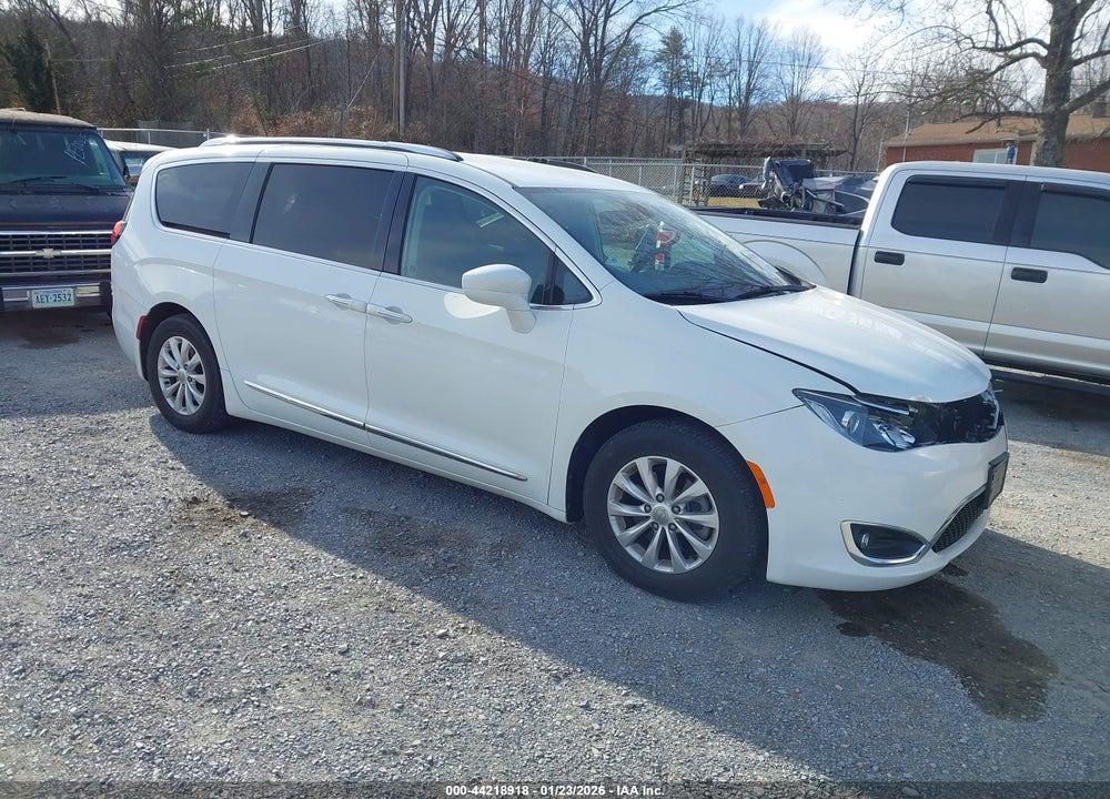 2018 CHRYSLER PACIFICA TOURING L VIN: 2C4RC1BG4JR246538