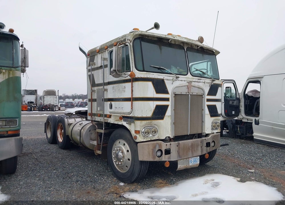 1982 KENWORTH COE K100 VIN: 1XKKD29X5CM297857