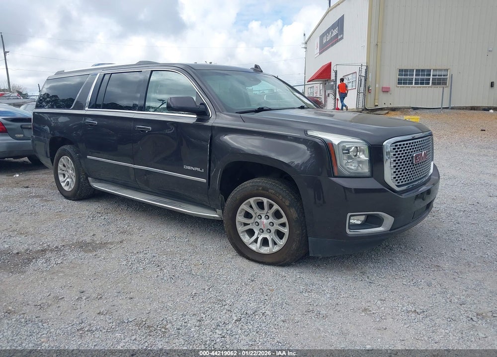 2015 GMC YUKON XL 1500 DENALI VIN: 1GKS1JKJXFR558562