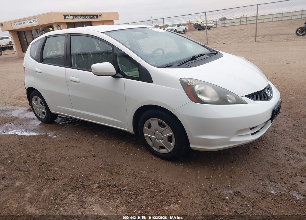 2013 HONDA FIT VIN: JHMGE8H3XDC080472