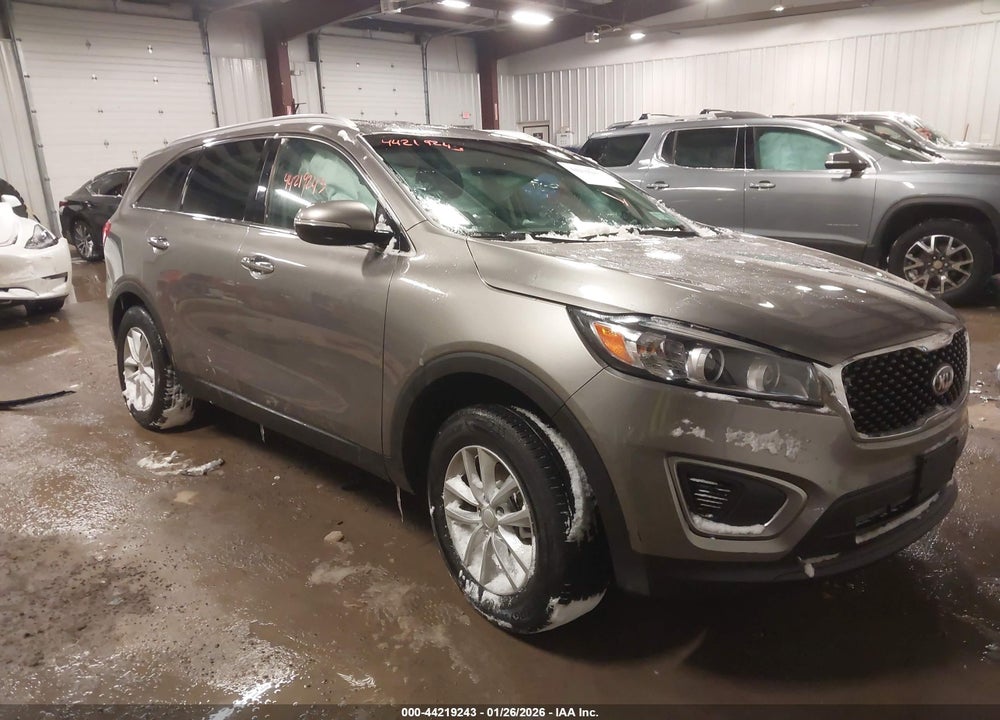 2016 KIA SORENTO 2.4L LX VIN: 5XYPG4A34GG102609