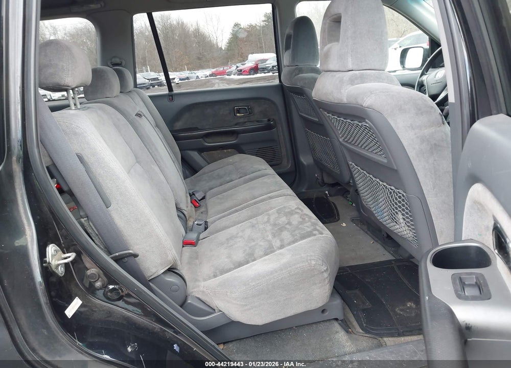 2004 HONDA PILOT EX VIN: 2HKYF18444H546002