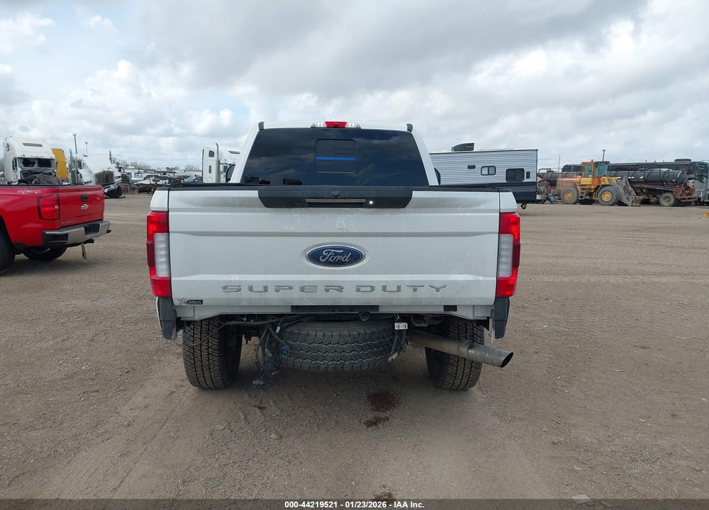 2019 FORD F-250 LARIAT VIN: 1FT7W2B63KEE10842