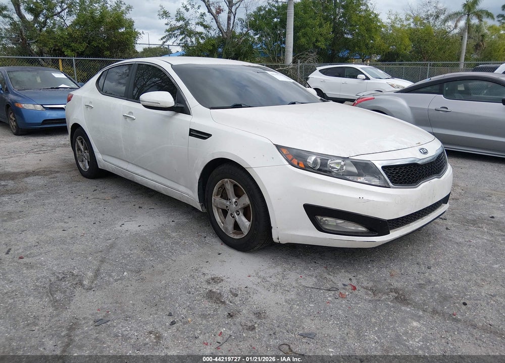 2011 KIA OPTIMA EX VIN: KNAGN4A79B5073065