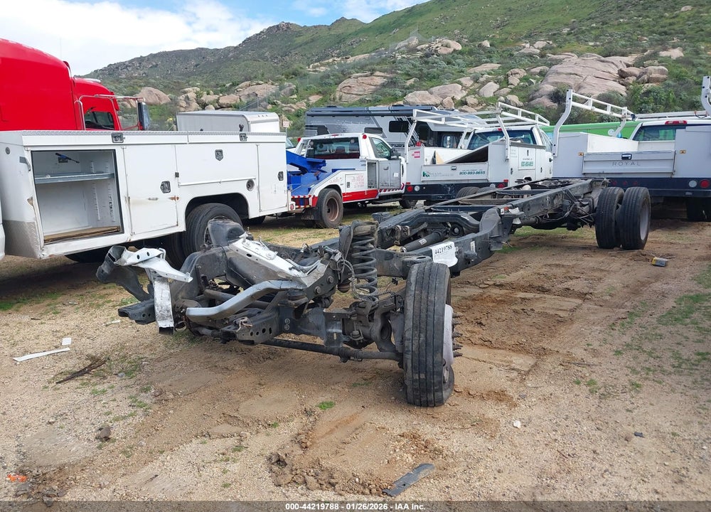 2018 FORD F-550 CHASSIS XL VIN: 1FDUF5GT6JDA00930