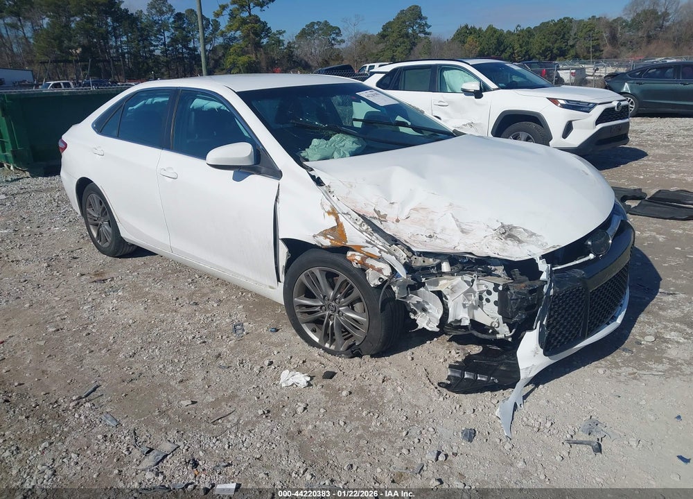 2015 TOYOTA CAMRY SE VIN: 4T1BF1FK1FU070898